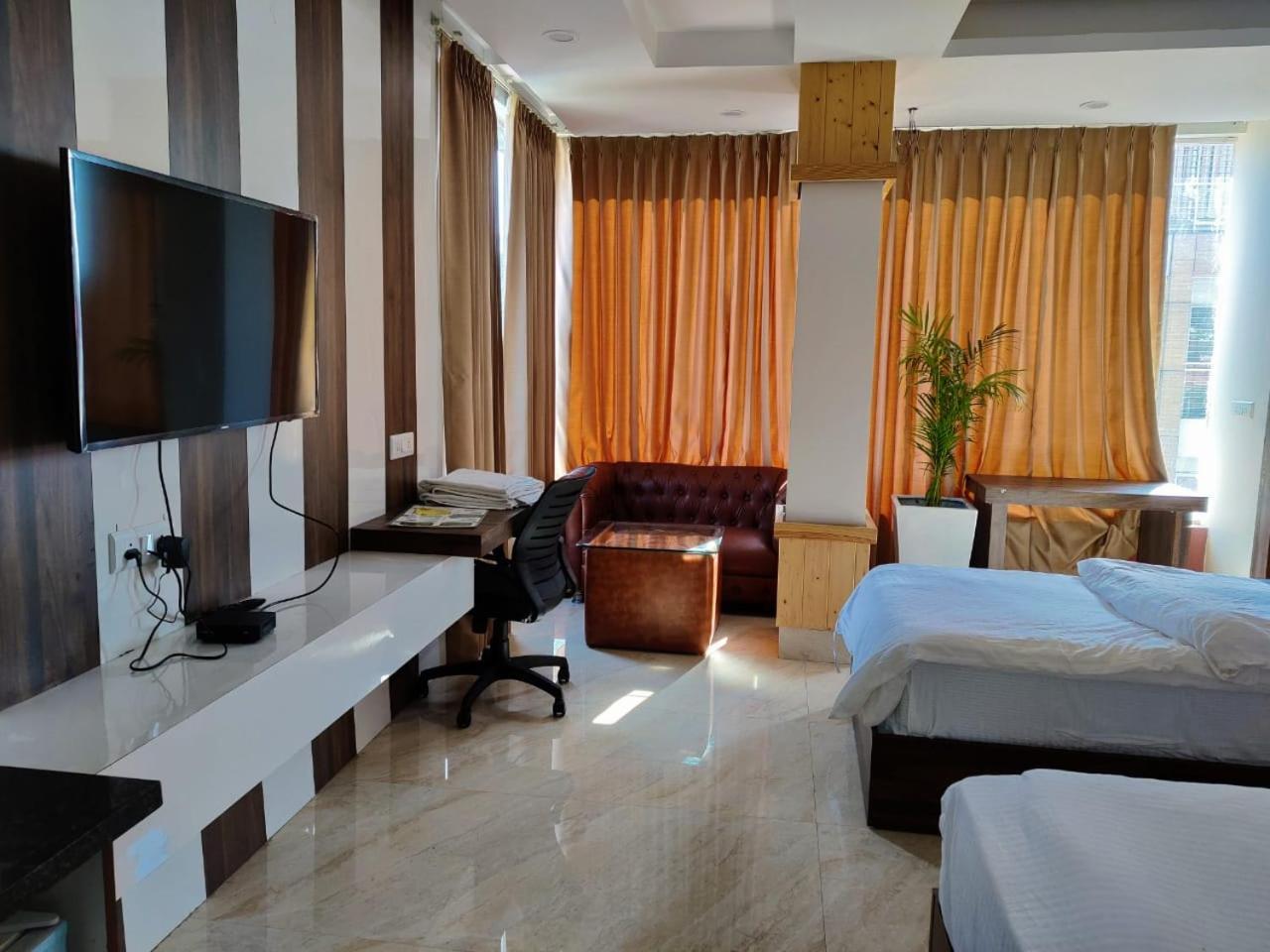 Hotel Maira Dehradun Exterior photo