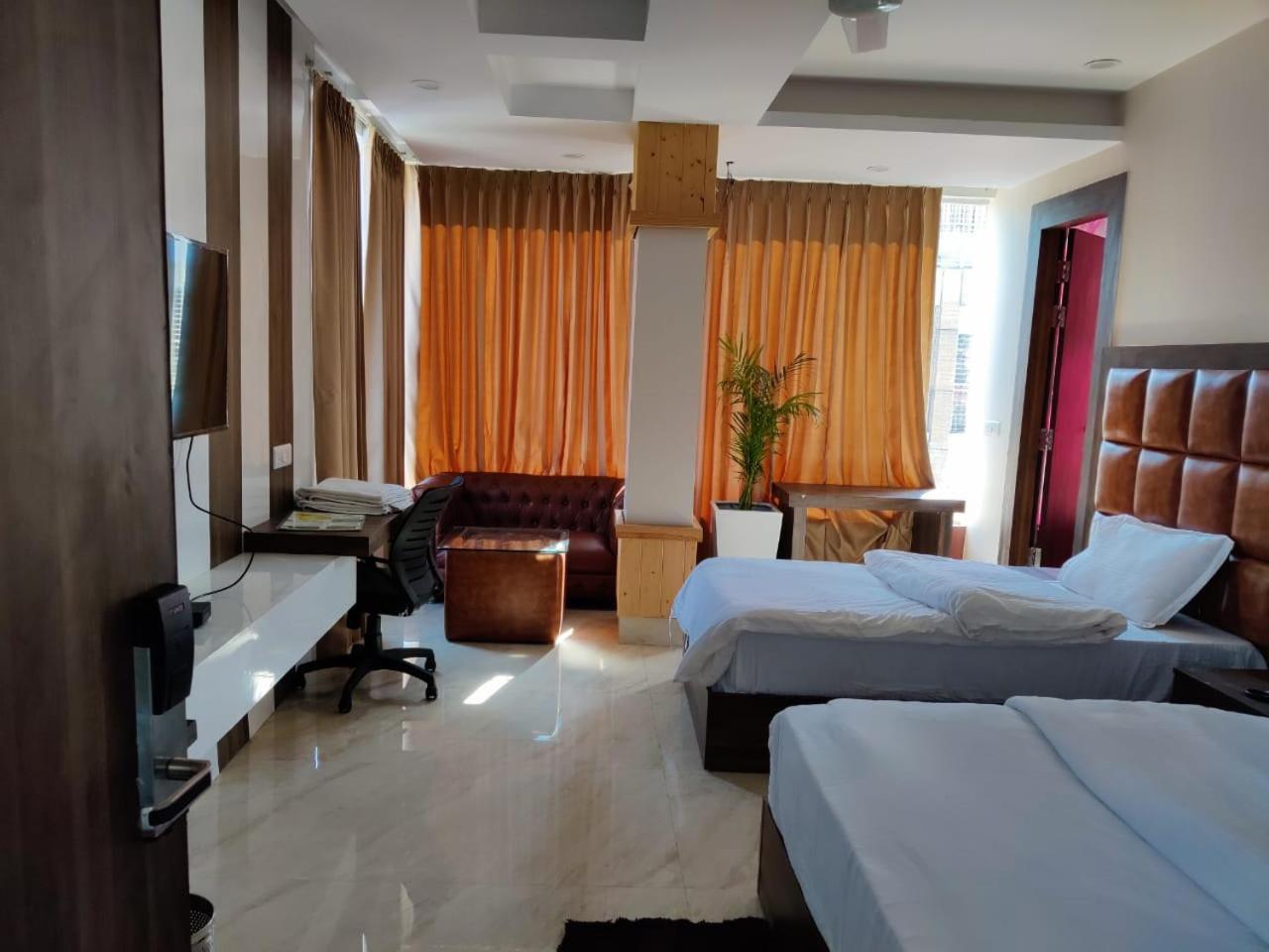 Hotel Maira Dehradun Exterior photo